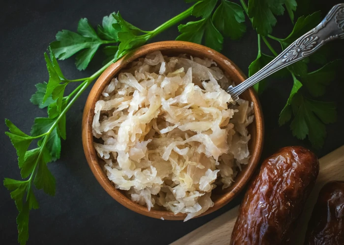 making classic sauerkraut in your fermenting jar